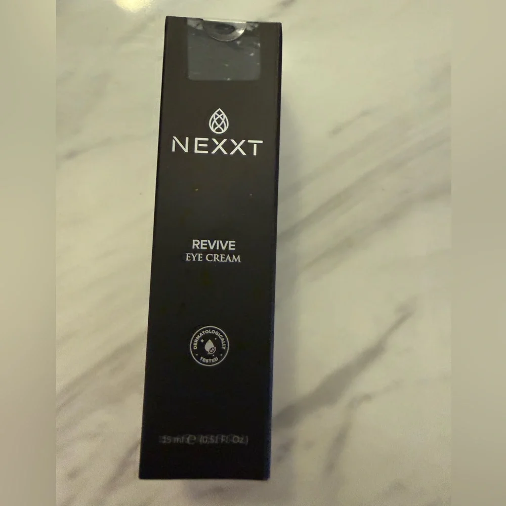 BUNDLE Nexxt Vitamin C Serum, Lip Plumper&Mask, Revive Eye Cream & Retinol Serum - Picture 9 of 10